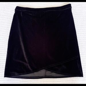 ⚫️NEW⚫️ Velvet Fitted Skirt